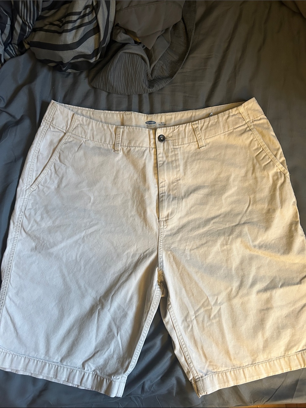 Old Navy Men's Cream Flat-Front Chino Shorts